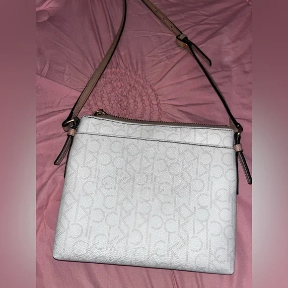 Bags | Cartera Calvin Klein Como Nueva | Poshmark display picture 2